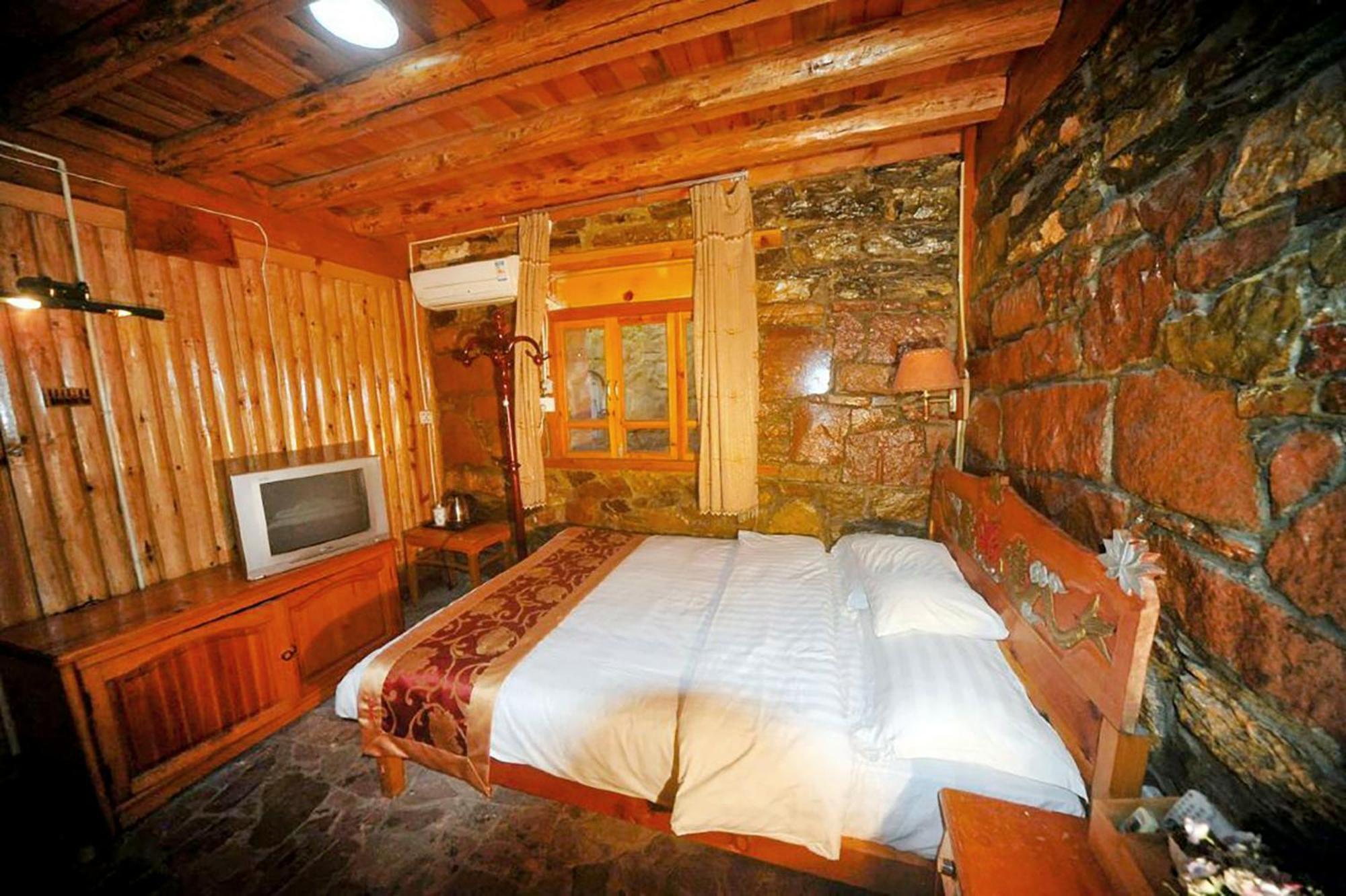 Tiger Leaping Gorge Sean'S Spring Guesthouse Shangri-La Ruang foto