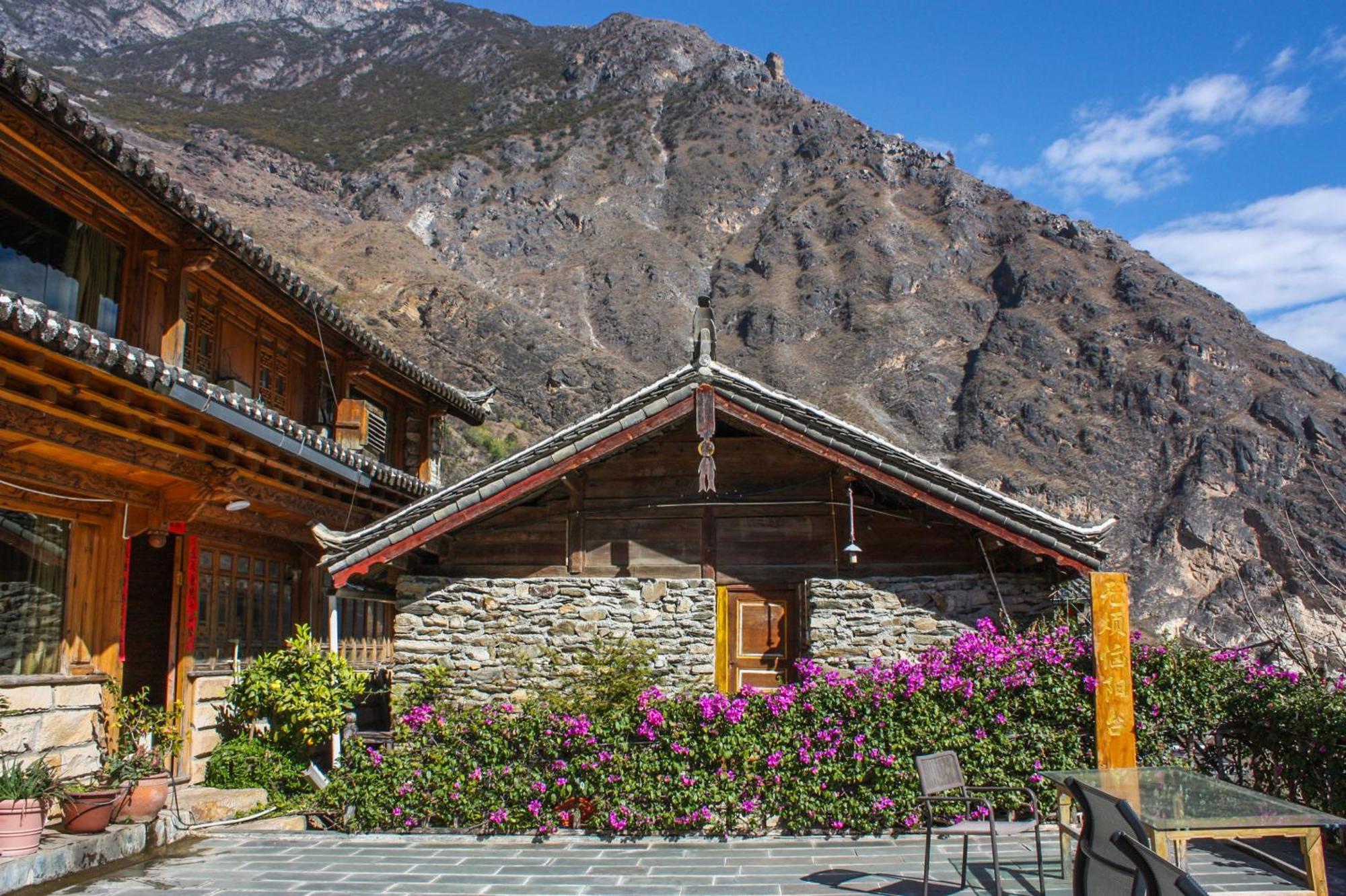 Tiger Leaping Gorge Sean'S Spring Guesthouse Shangri-La Bagian luar foto