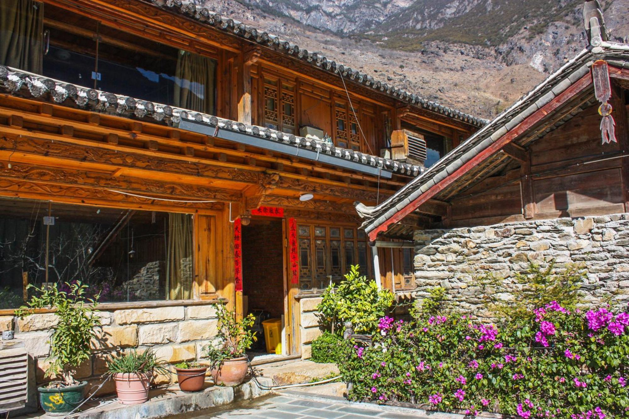 Tiger Leaping Gorge Sean'S Spring Guesthouse Shangri-La Bagian luar foto